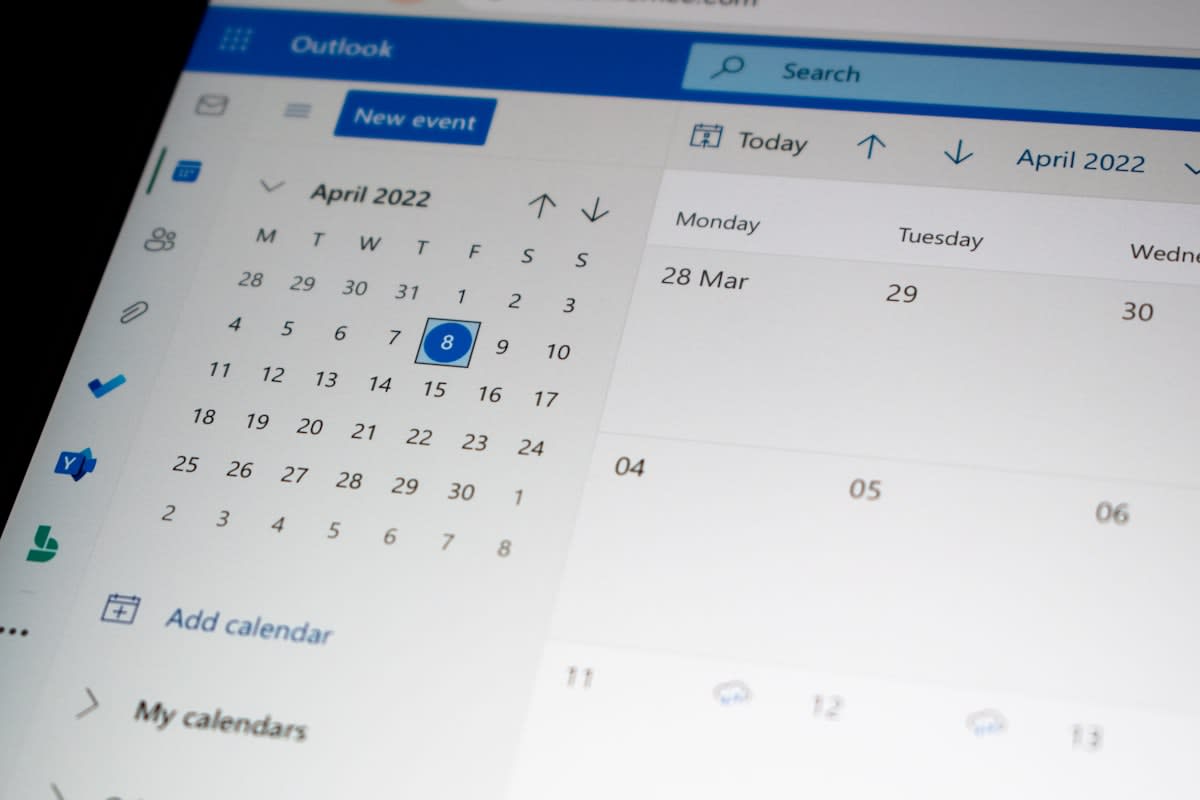 A time-blocked digital calendar with clear color-coded segments