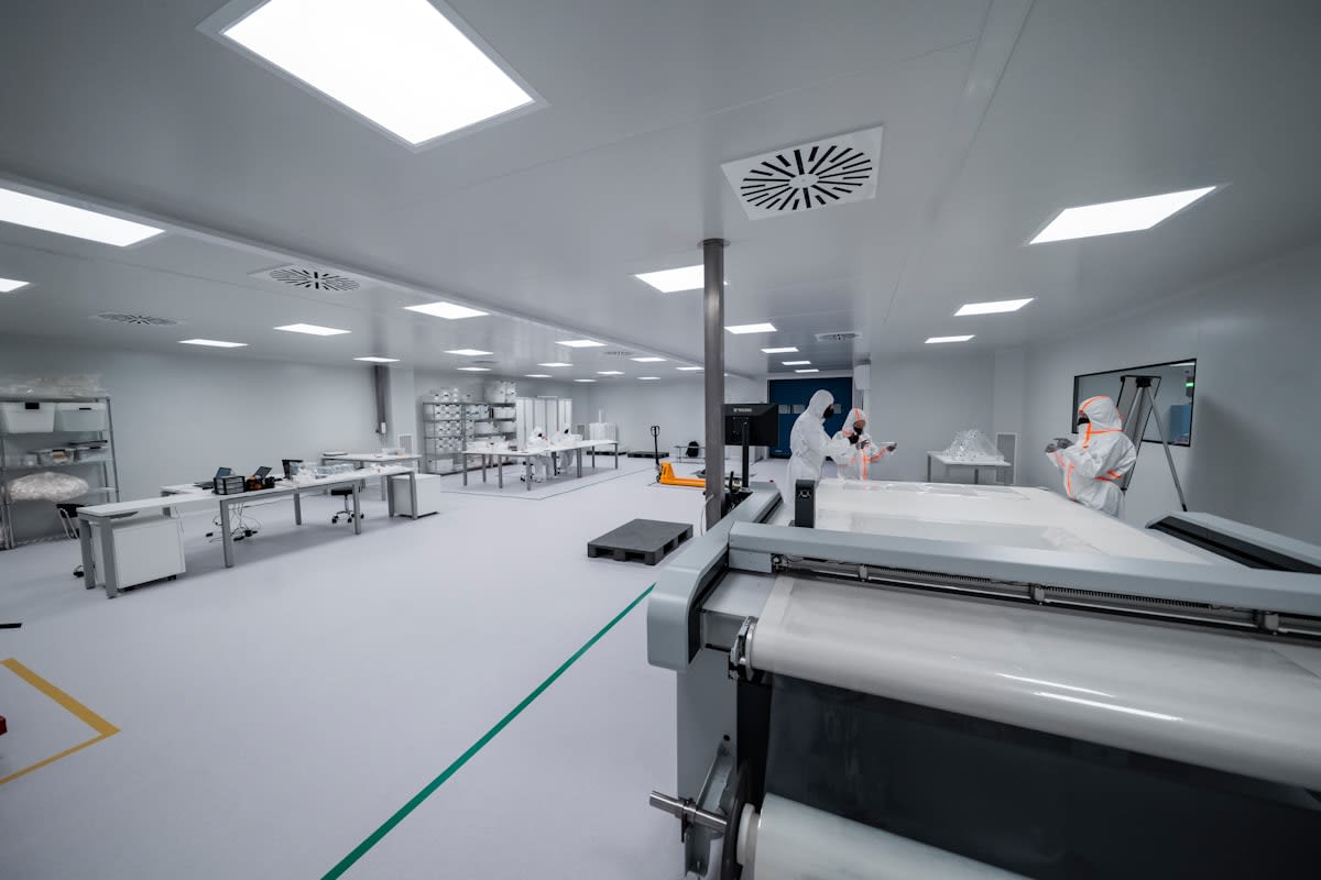 Advanced additive manufacturing 3D printer in a clean room