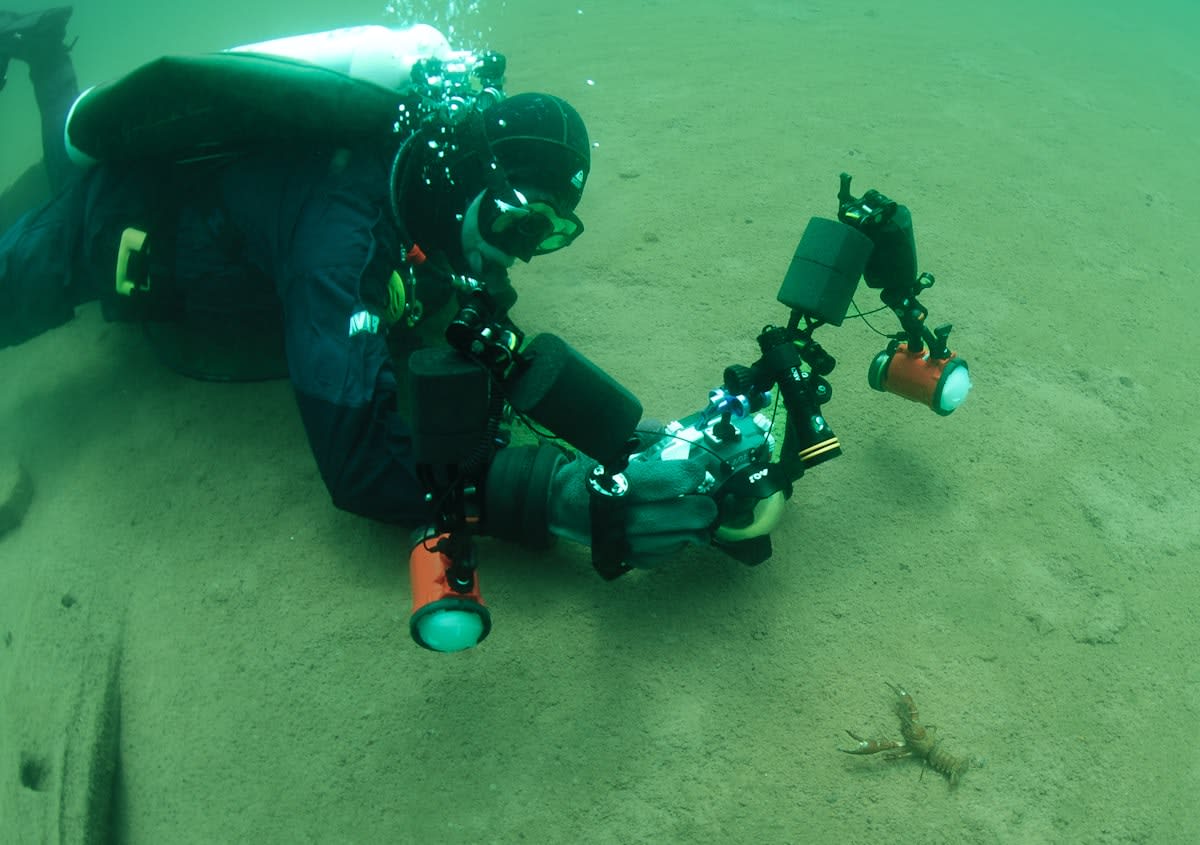 Underwater robotic vehicle