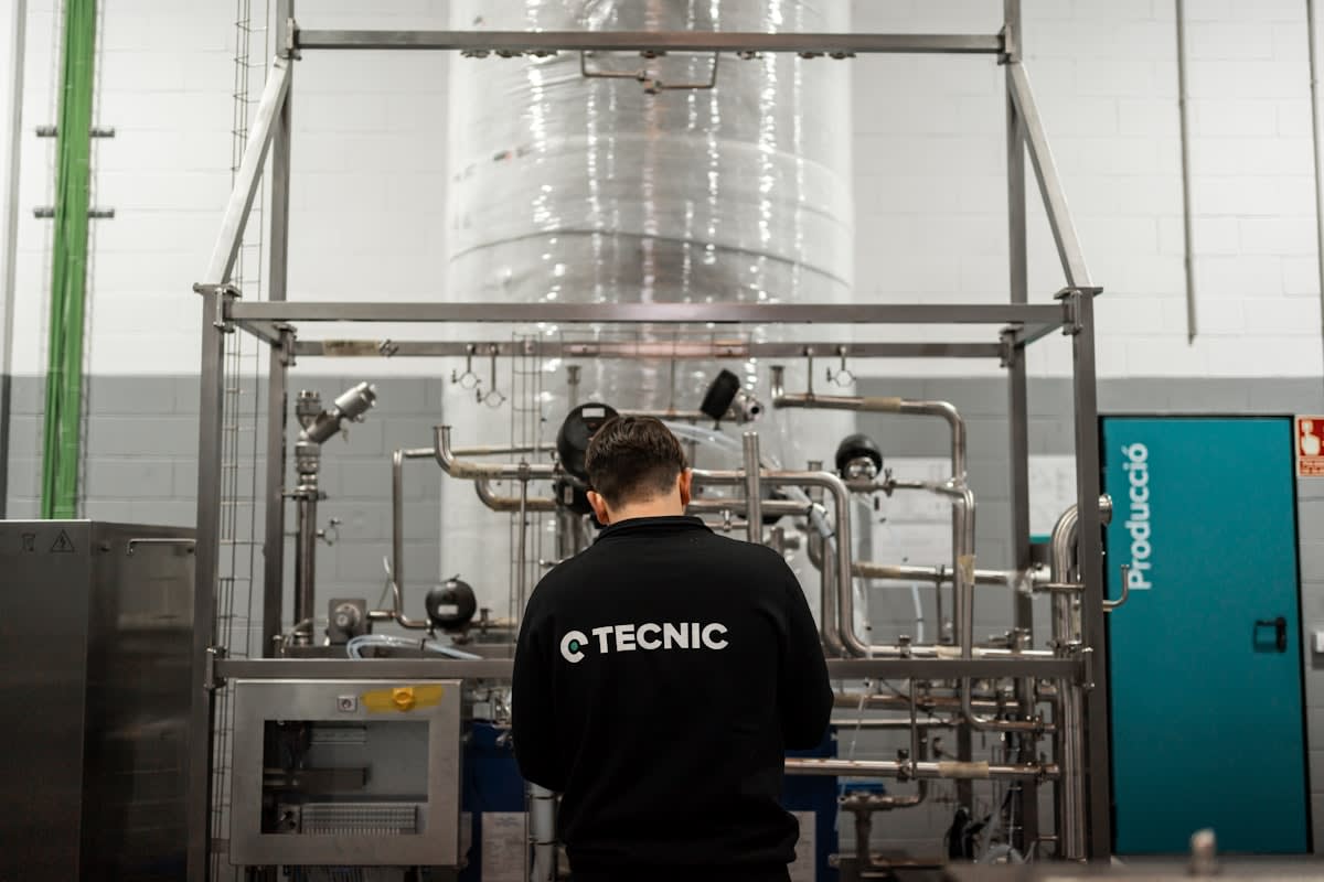 Industrial bioreactors and stainless steel fermentation tanks