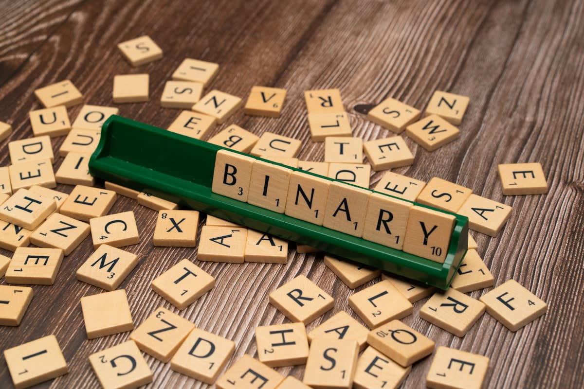 Comparison chart of Binary vs Bayesian thinking