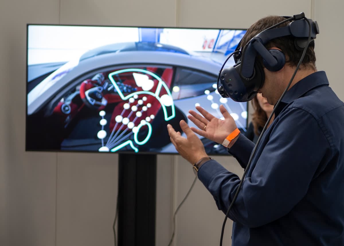athlete wearing VR headset for cognitive training