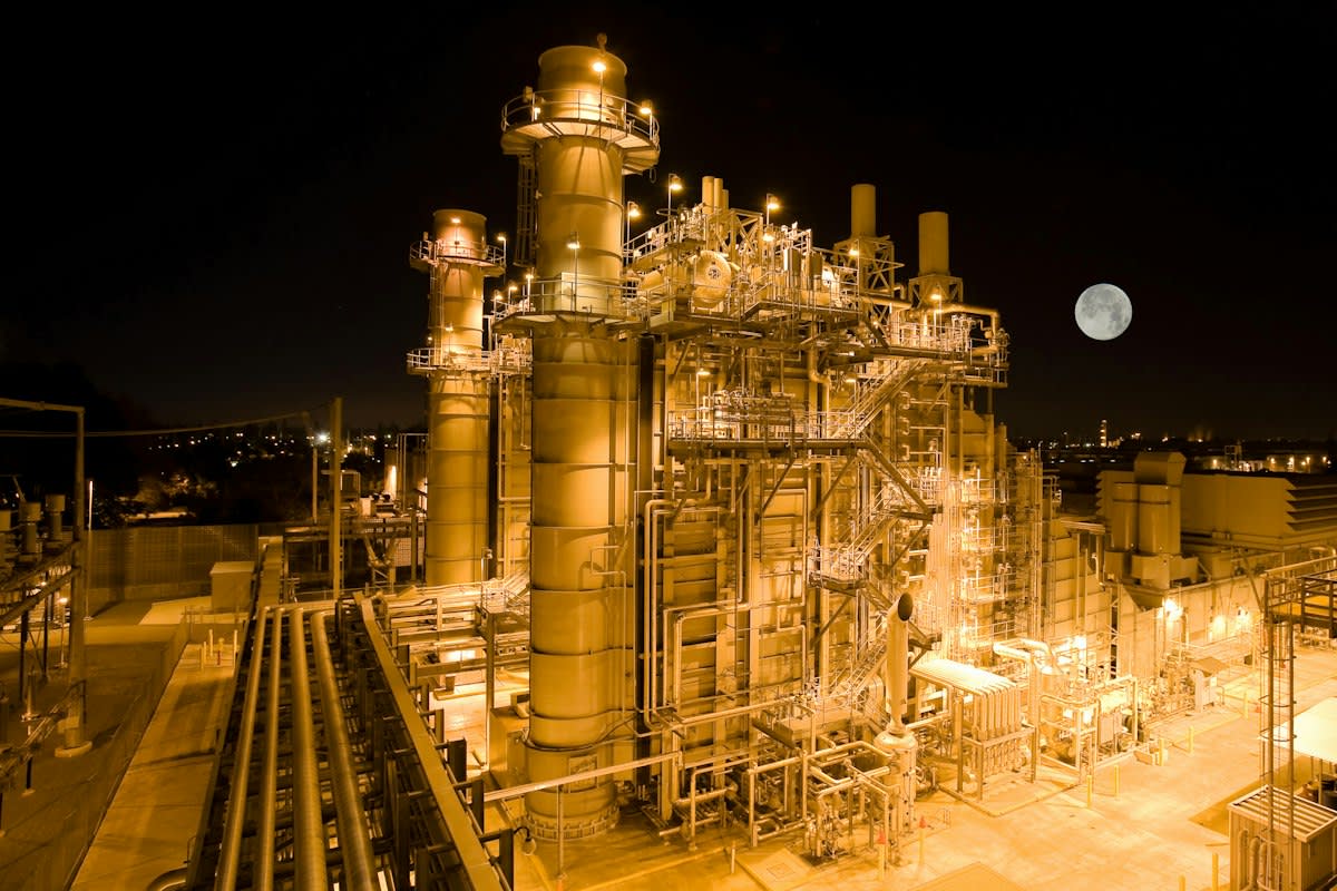 Industrial hydrogen electrolyzer installation