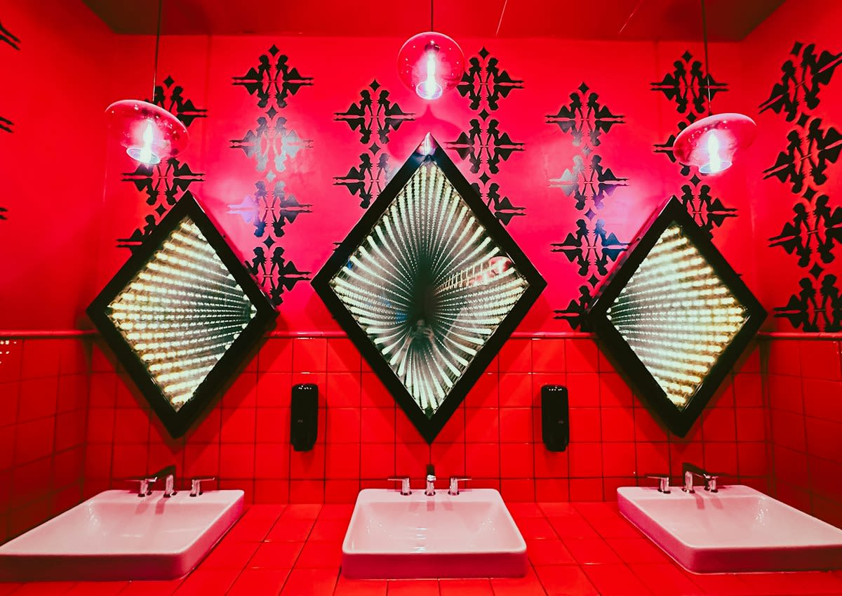maximalist interior design luxury