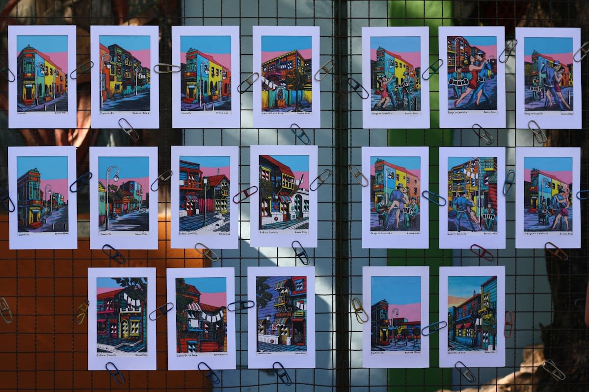 Comparison of smooth AI art vs jagged AI art