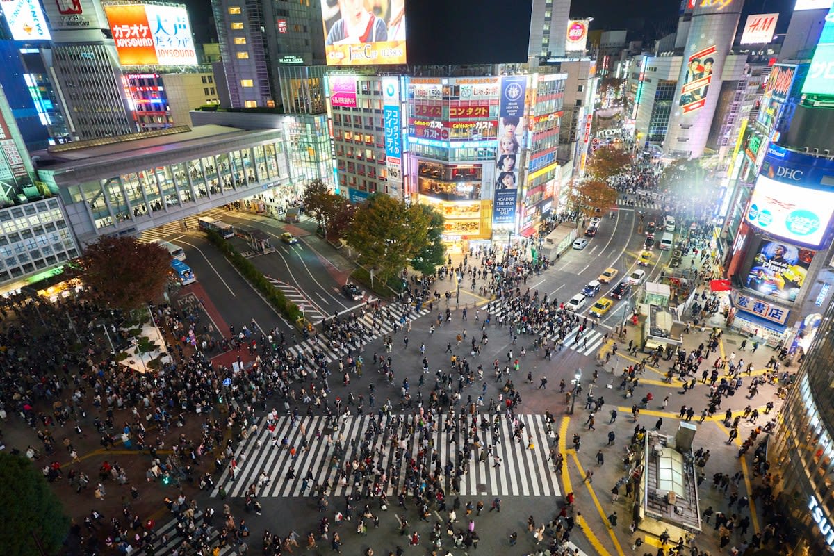 Crowded Tokyo crossing