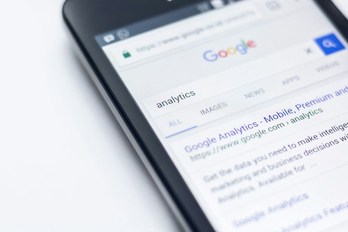 AI search interface vs traditional search results