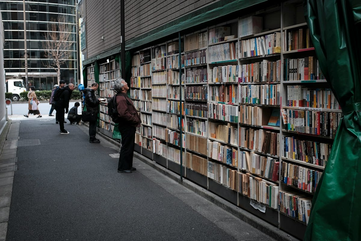 Jimbocho Tokyo narrow streets books