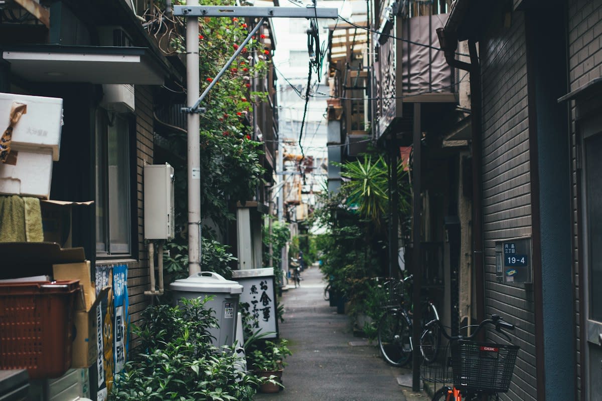 Minimalist Tokyo residential architecture