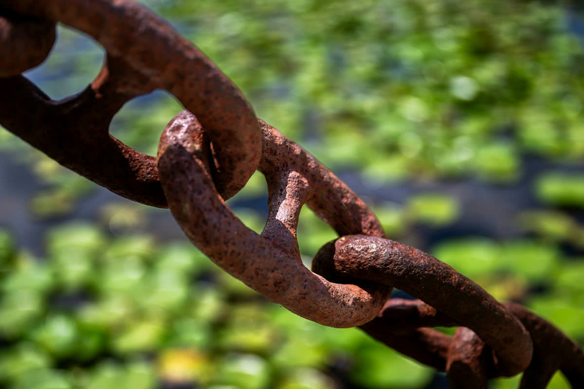 Close up of a rusted iron chain