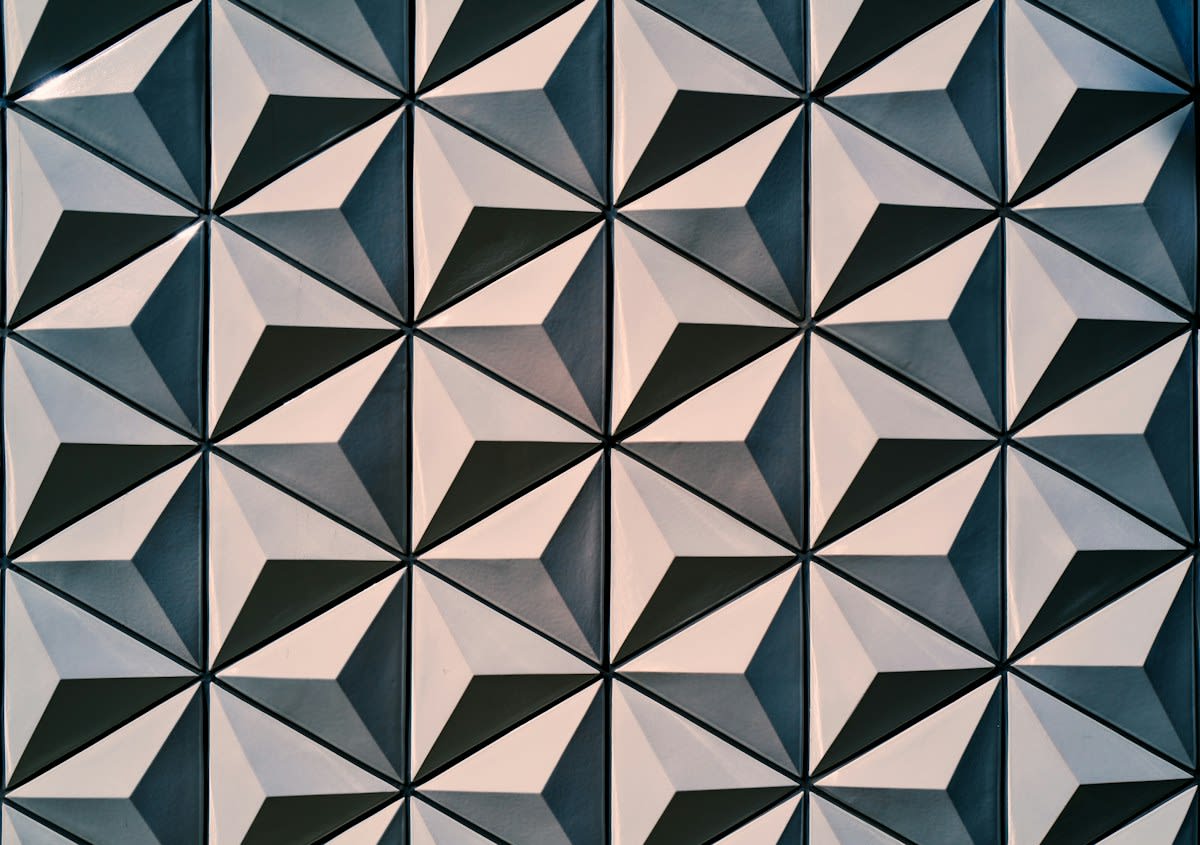 Mathematical art and geometric patterns
