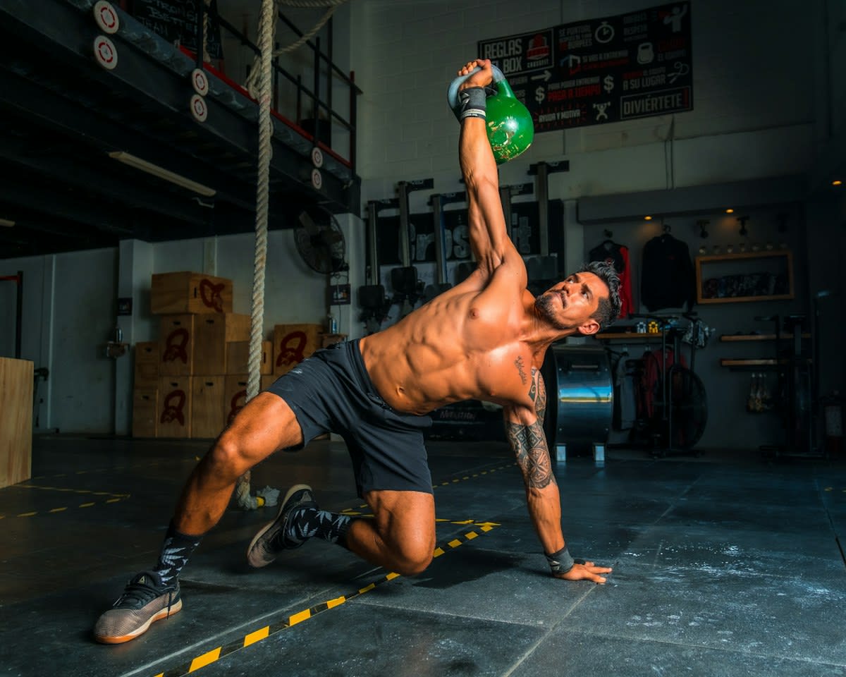 Athlete performing rotational core exercise