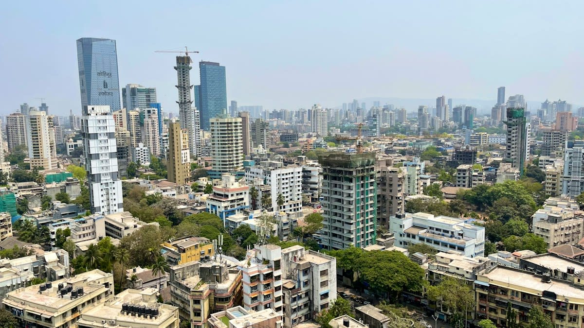 Mumbai skyline congested traffic
