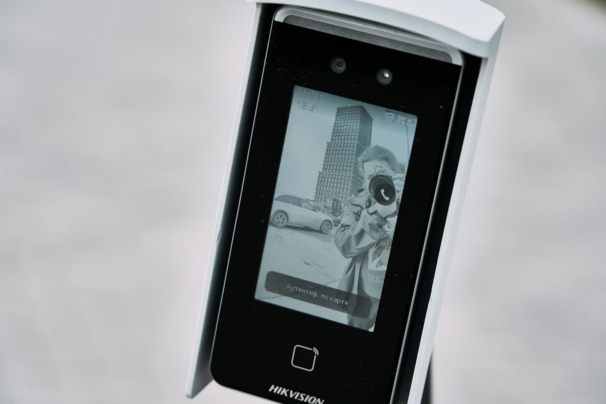 Biometric facial recognition scanner