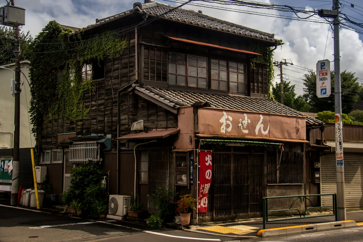 abandoned traditional Japanese house Tokyo