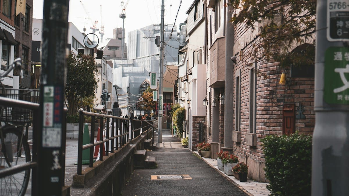 overgrown alleyway Tokyo