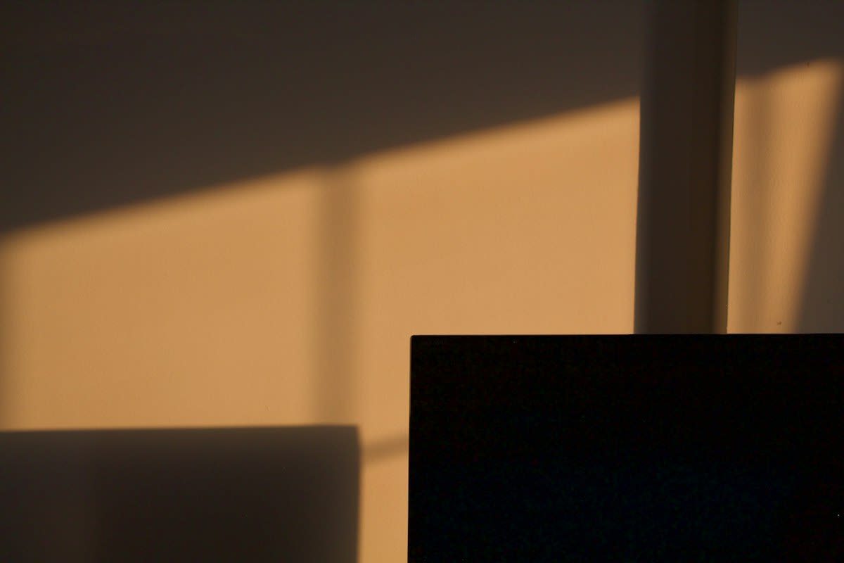 High contrast screen in bright sunlight