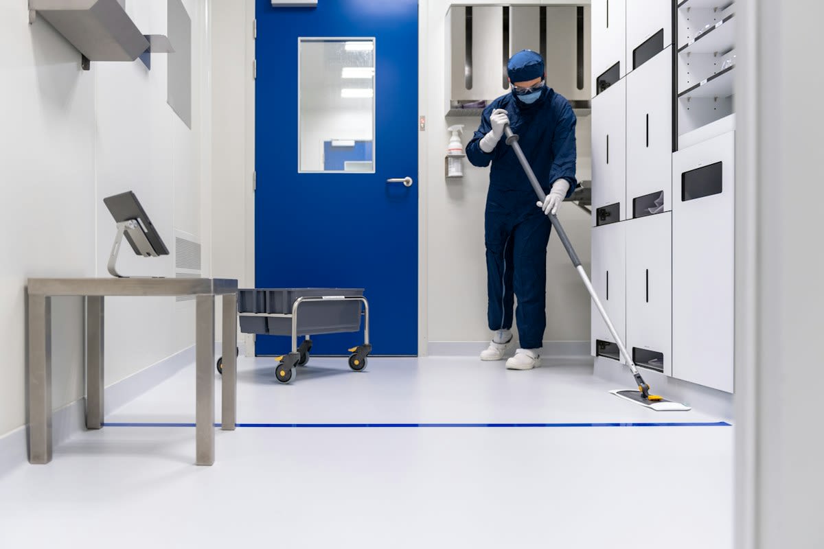 Cleanroom semiconductor manufacturing environment