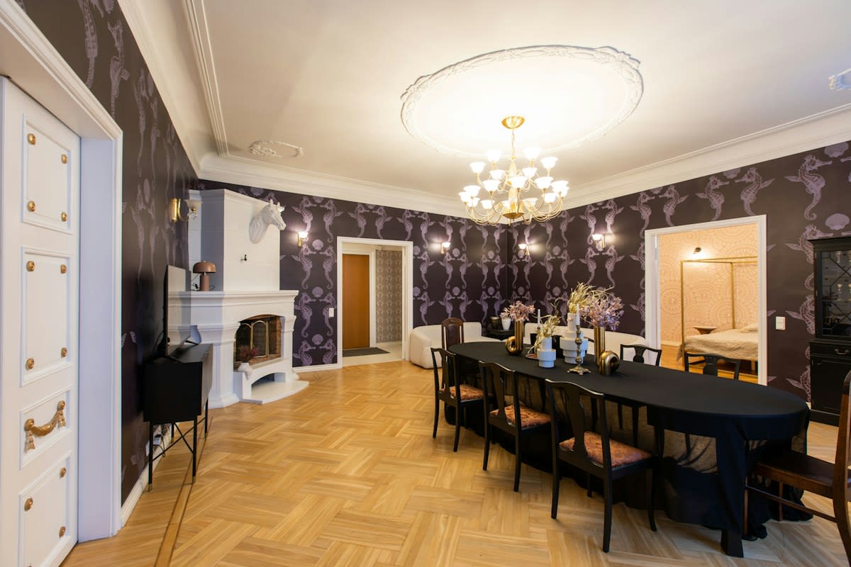 maximalist interior design