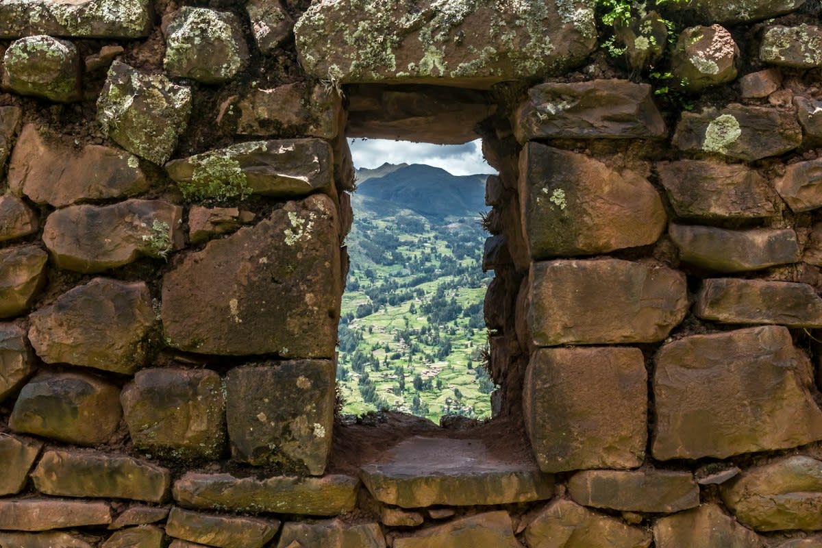 Inca Trapezoidal Window