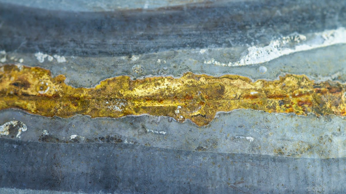 Cross section of a submarine power cable showing armoring layers