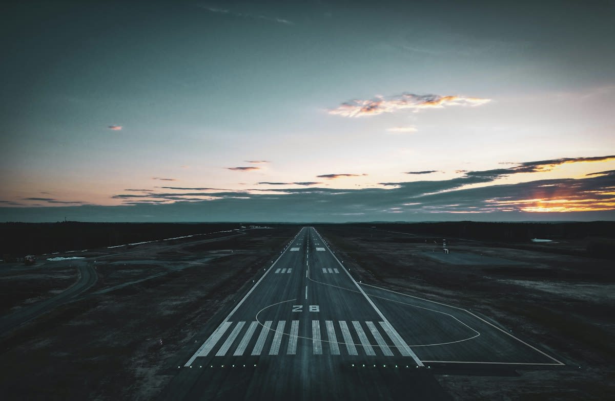 airport runway layout diagram