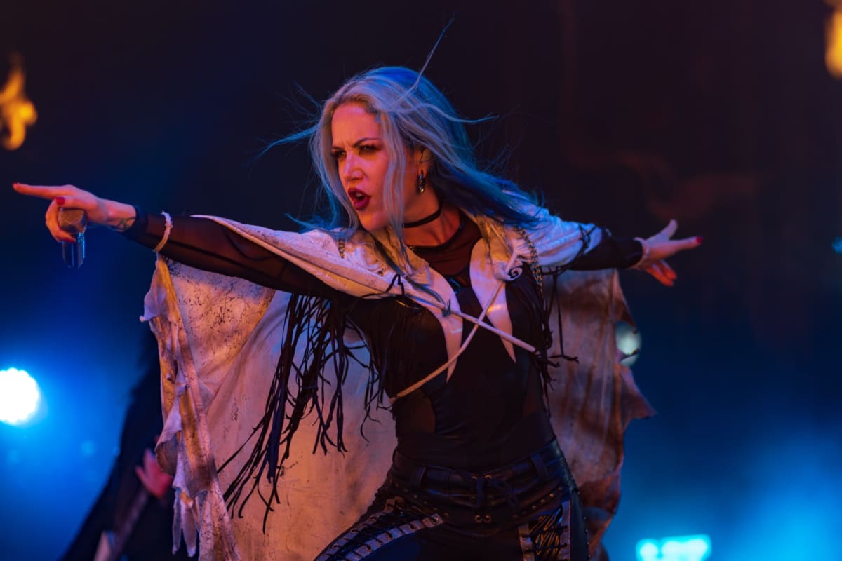 Alissa White-Gluz performing live 2022, now fronting Blue Medusa