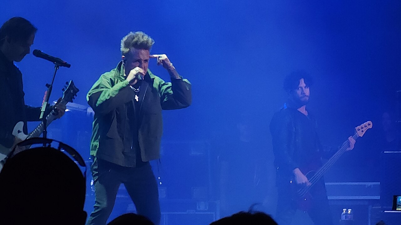 Jacoby Shaddix of Papa Roach performing live