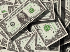 Замминистра финансов России предостерегает о рисках валютных сбережений