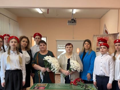 В Павловском Посаде открыли парту Героя участника СВО Евгения Чибисова