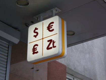 Аналитик прогнозирует рост курса доллара и евро в этом году