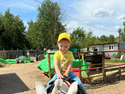 Член Общественной палаты Орехово-Зуевского г.о. организовала экскурсию для детей из семей мобилизованных в конно-спортивный клуб