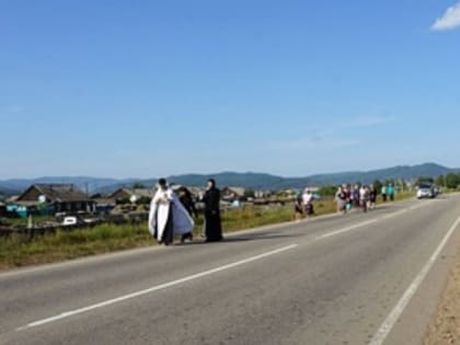 В бурятском селе провели крестный ход против рака