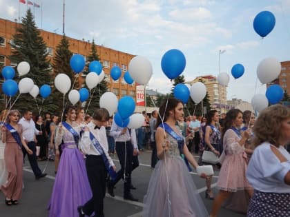 Павловопосадские выпускники отметили окончание школы на главной площади города