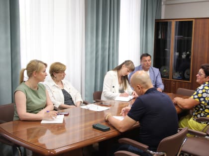 Председатель Совета депутатов Мария Тарасова совместно с коллегой Андреем Якубовым провели личный приём граждан