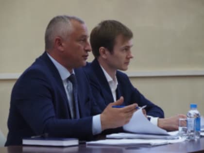 Семнадцать вопросов вошли в повестку дня заседания Совета депутатов.