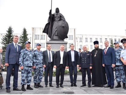 В рамках партпроекта «Историческая память» единороссы Сергиева Посада открыли площадь Защитников Отечества в Пересвете