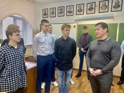 Сергиев Посад: депутат Мособлдумы технически оснастил местную школу