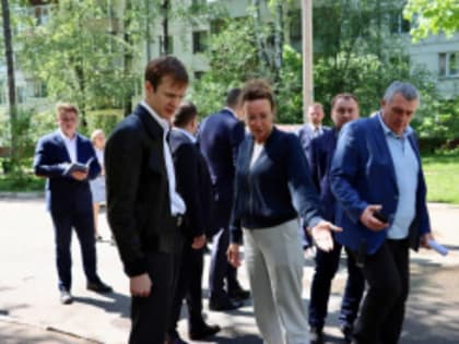В Лобне руководитель Госжилинспекции региона проверила дворовые территории