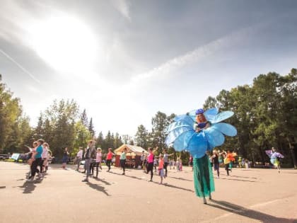 Шоу мыльных пузырей и зажигательные латинские ритмы — в городском парке Солнечногорска отметили День округа