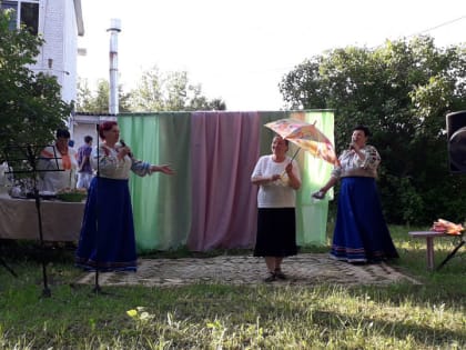 В Зарайской деревне Карино прошло народное гуляние в честь праздника святой Троицы