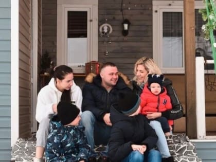 В преддверии Дня семьи, любви и верности полицейские по г.о. Воскресенск поздравили своих коллег