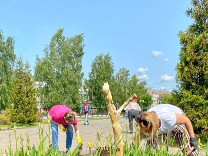 На Электрогорском городском бульваре высадили цветы силами городских предприятий и организаций города