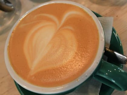 Медики считают самыми вредными добавками к кофе сиропы и жирные сливки