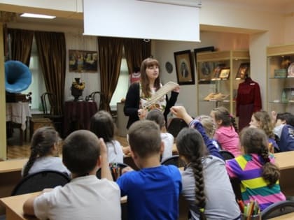 Интерактивная программа в рамках выставки «Вот моя деревня …» прошла для отдыхающих в летних оздоровительных лагерях