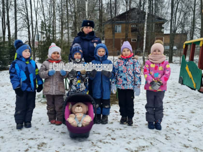 Сотрудники Госавтоинспекции проводят уроки безопасности
