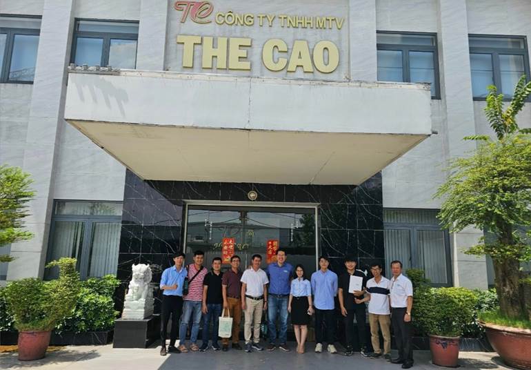 Hình ảnh kỷ niệm với đối tác và khách hàng sau buổi workshop.