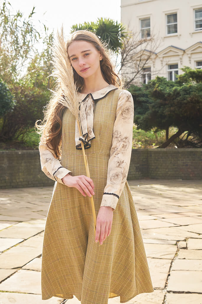 The best of Green Aesthetic Clothes for Cottagecore, Grandmacore and 60s Aesthetics (July 2022)