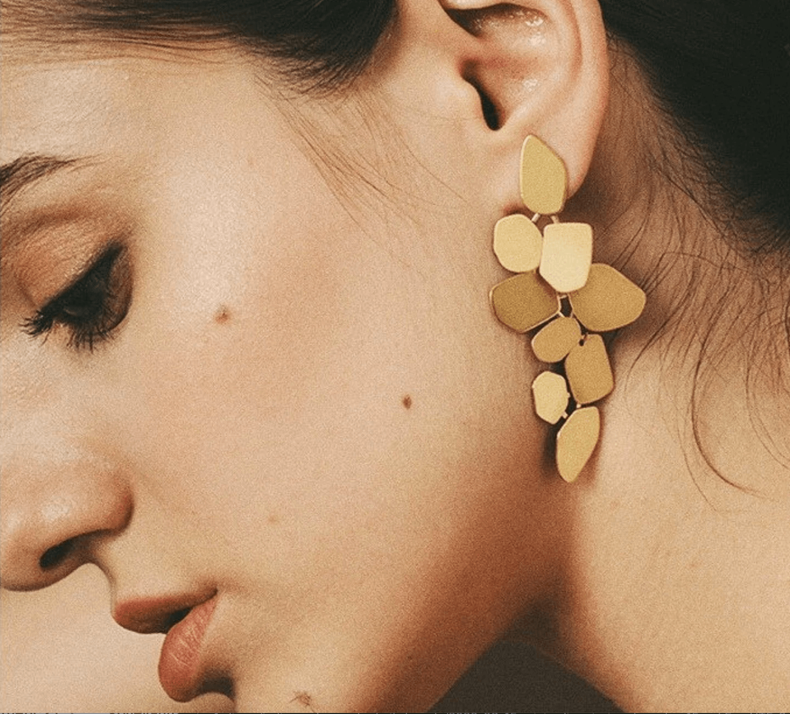 2023 will be a great year for minimalism in jewelry