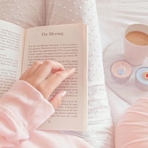 Soft pink aesthetic inspo: Outfits and vibe
